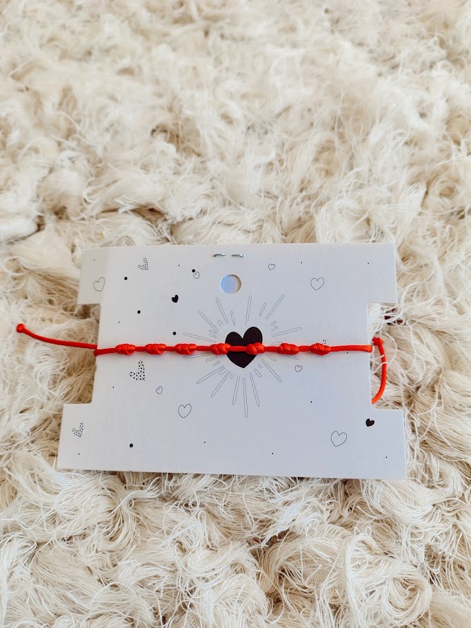 Pulsera de hilo roja 7 nudos 