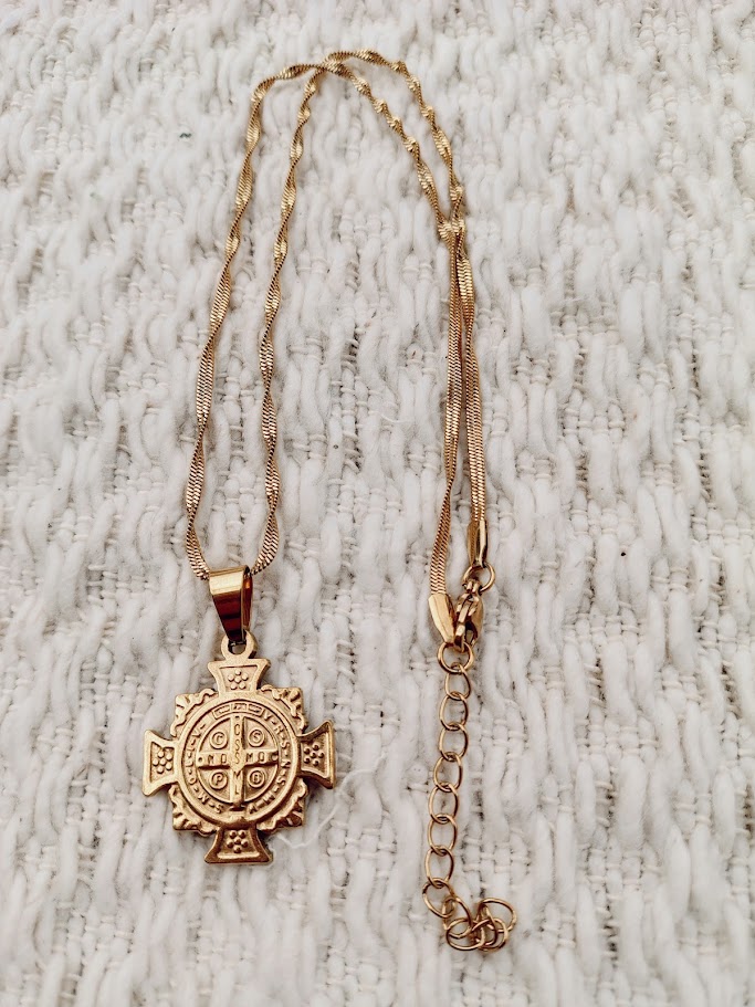 Collar Cruz San Benito - Acero dorado 