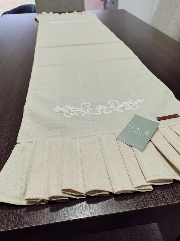 Camino de mesa, tusor rayado con estampa en relieve - Satanama 