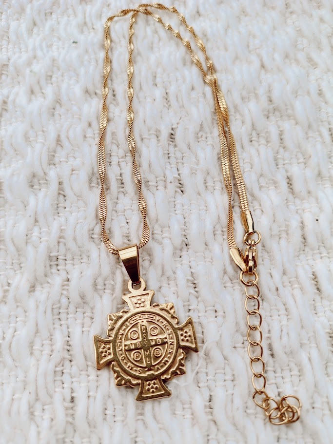 Collar Cruz San Benito - Acero dorado 