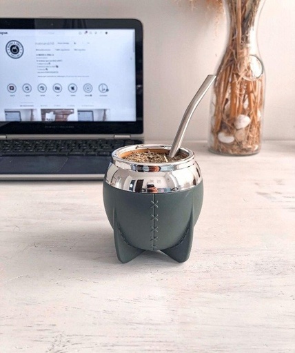 Mate pampa tradicional- boca cerrada, con bombilla